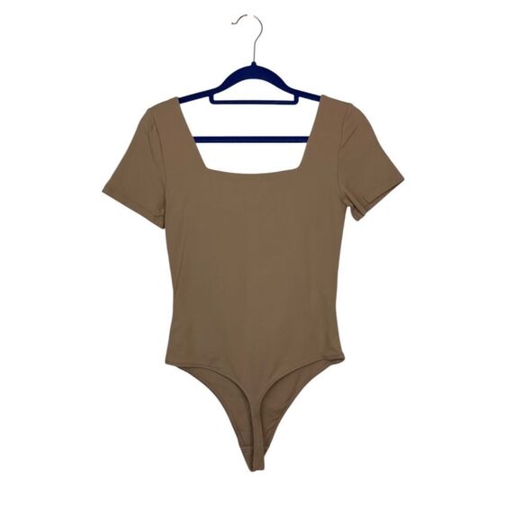 Babaton Contour Squareneck Short Sleeve Bodysuit NEW - Picture 3 of 6